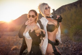 Meg Turney & Jessica Nigri Pictures