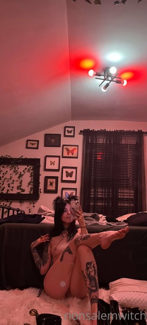 Claire Estabrook Plurrrkittyy Lilmoonbbyy Nonsalemwitch Nude OnlyFans Photos #9