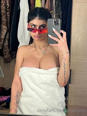 Mia Khalifa Nude OnlyFans Photos #20