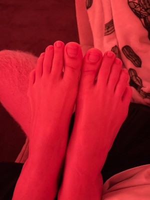 Hang10toes Linzi Little Nude OnlyFans Photos #6