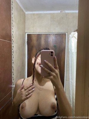 hoelessbian Nude OnlyFans Photos #10