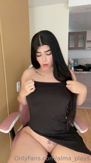 Alma plays OnlyFans Photos #2